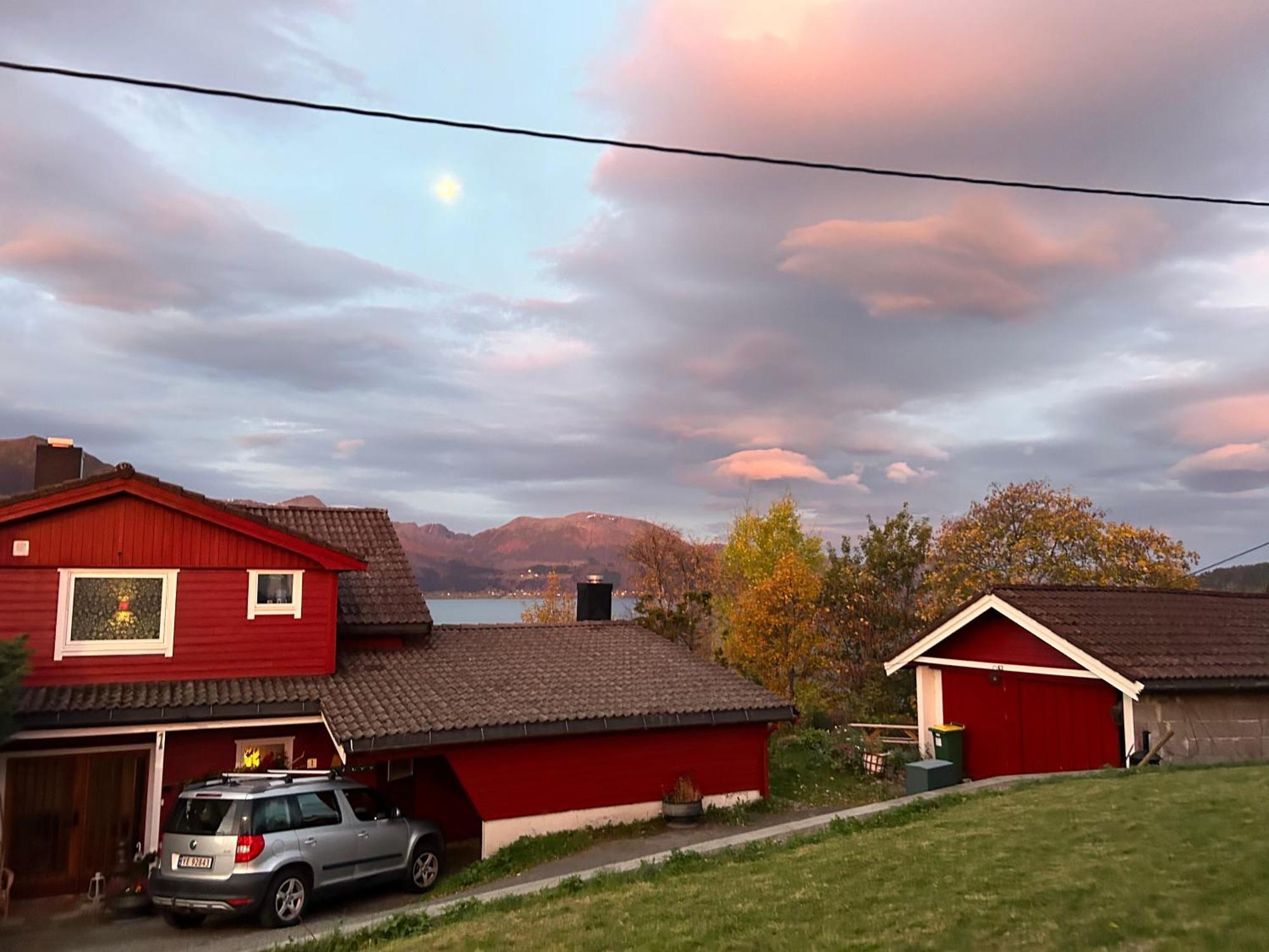 Line Pa Hauane1 Bed & Breakfast Volda ภายนอก รูปภาพ