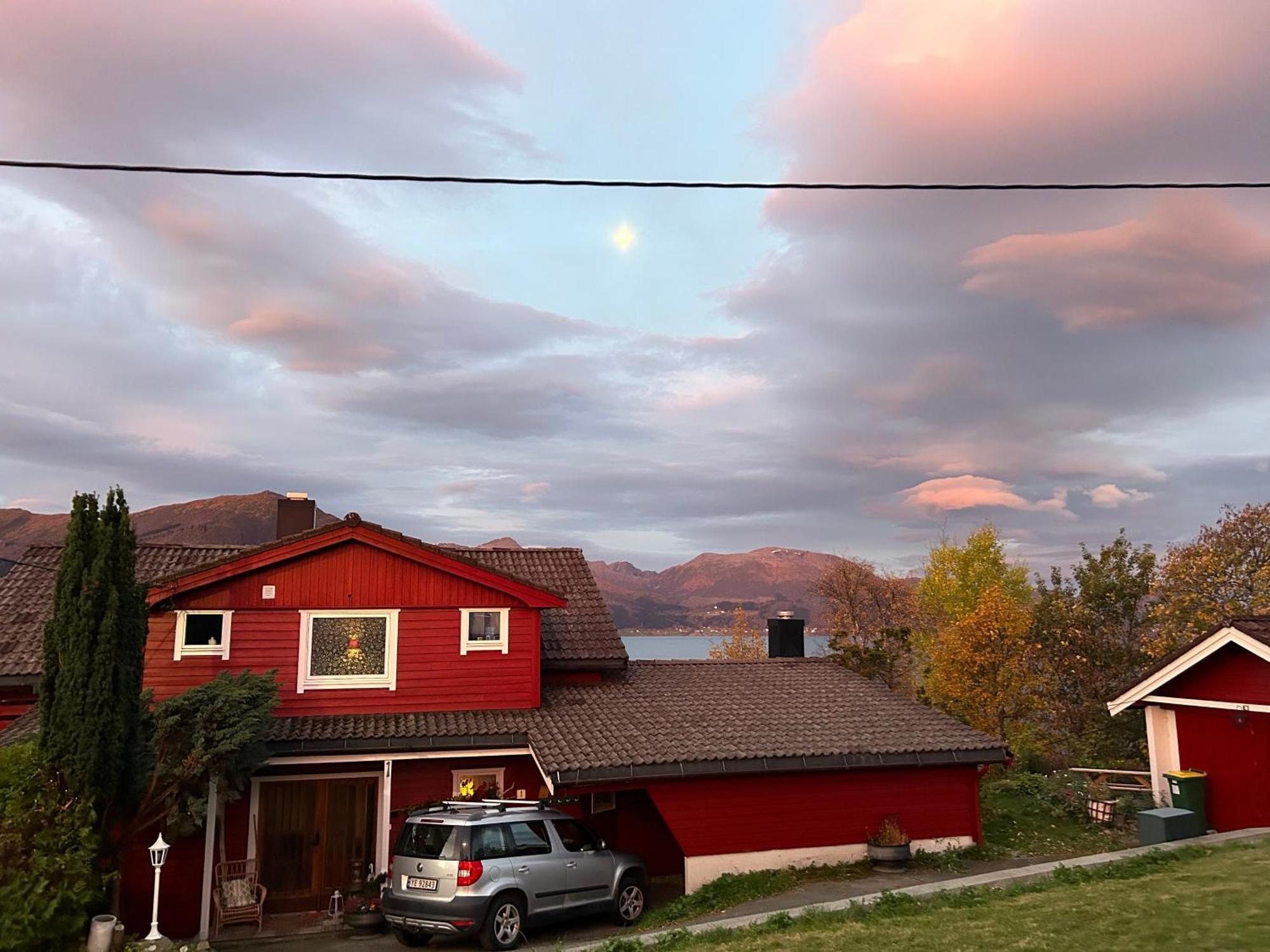 Line Pa Hauane1 Bed & Breakfast Volda ภายนอก รูปภาพ